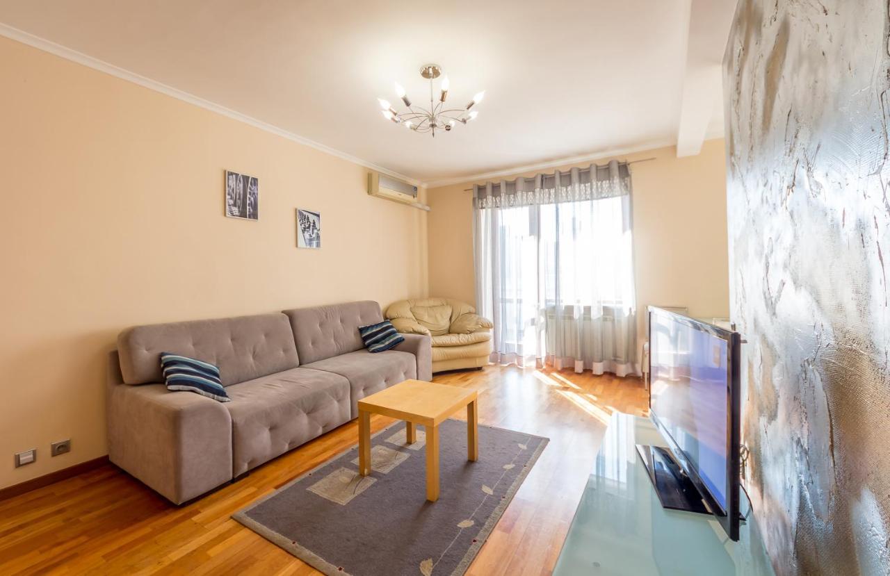 Apartment On Triokhsviatytelska Κίεβο Εξωτερικό φωτογραφία